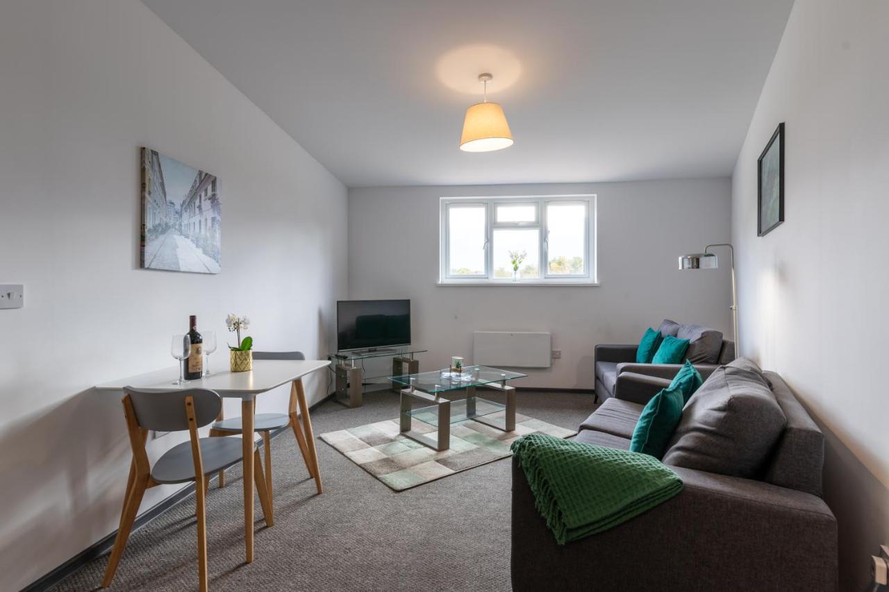 The Eldern - Spacious, Netflix, Free Parking, Close To A1 بيتربرو المظهر الخارجي الصورة